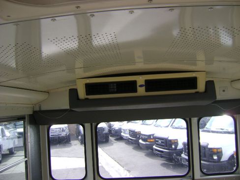 Used 2006 Chevrolet Express 3500 image 16