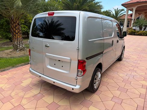 Used 2017 Nissan NV200 SV Van 4D FWD image 4