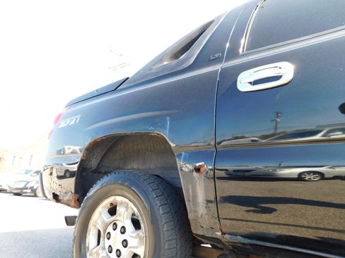 Used 2006 Chevrolet Avalanche LT image 18