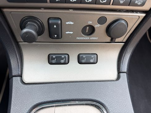 Used 2005 Ford Thunderbird 50th Anniversary image 11