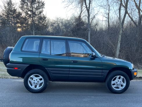 Used 1999 Toyota RAV4 image 9