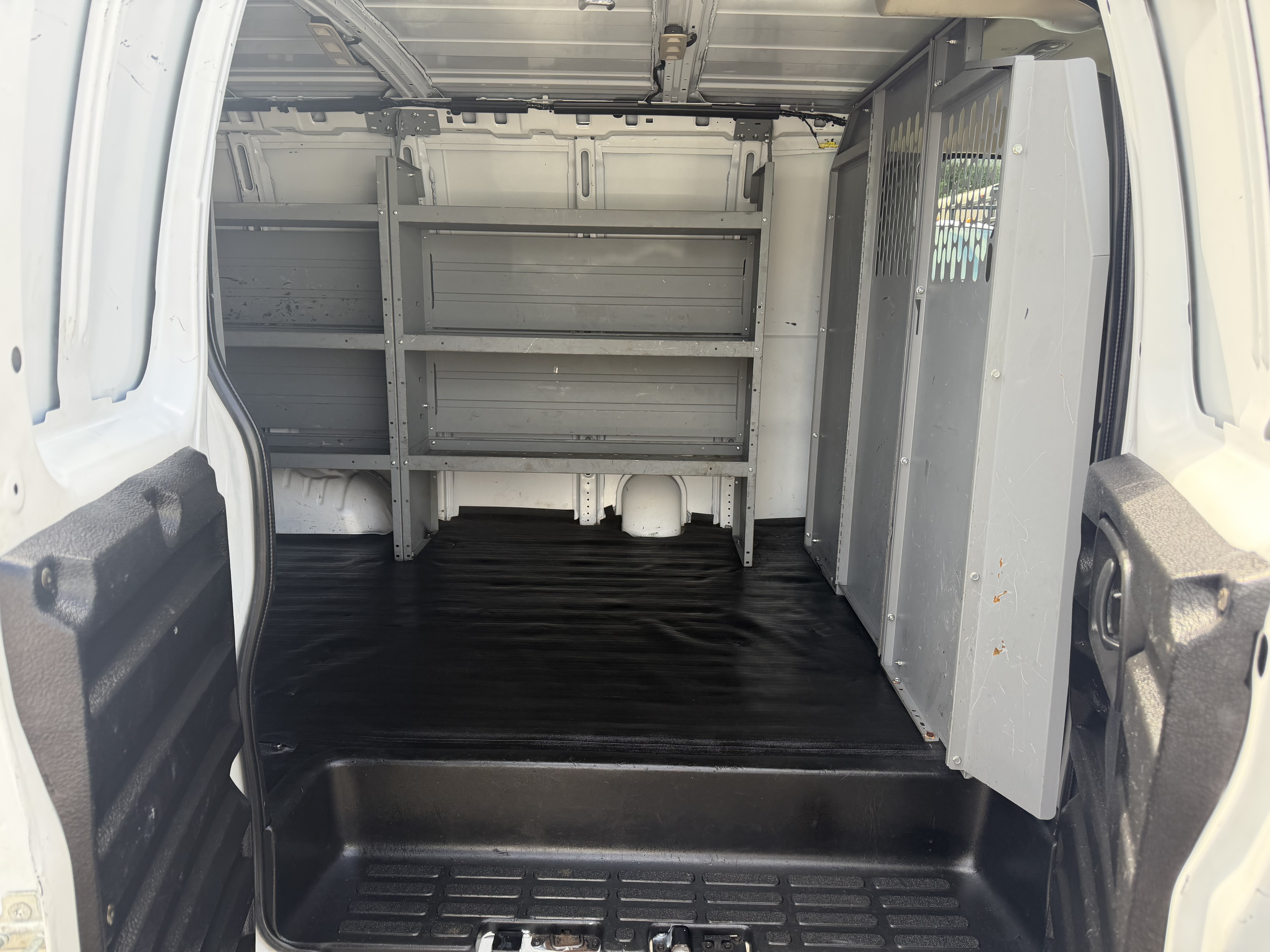 Used 2020 Chevrolet Express 2500 UNAVAIL RWD image 10
