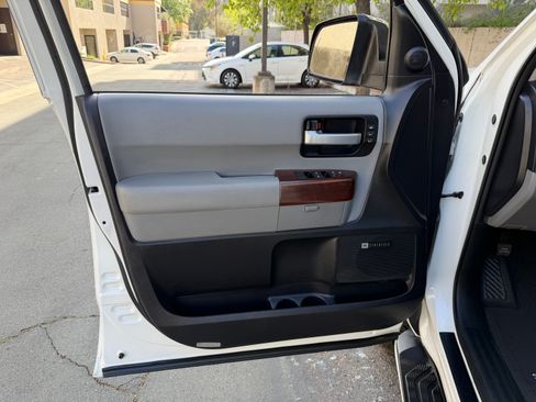 Used 2016 Toyota Sequoia Platinum image 15