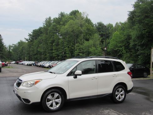 Used 2015 Subaru Forester 2.5i Premium AWD/4WD image 2