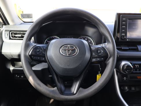 Used 2021 Toyota RAV4 LE image 17