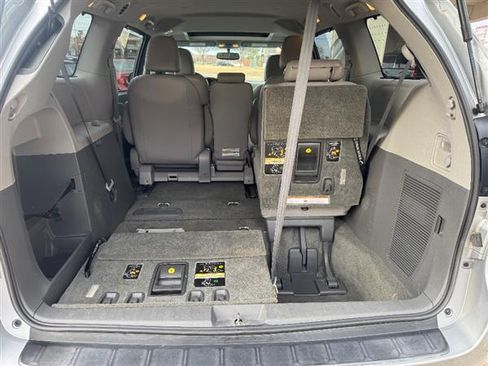 Used 2015 Toyota Sienna image 15