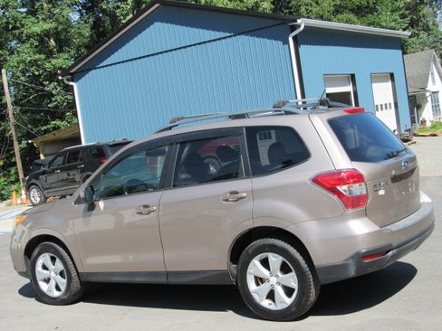 Used 2014 Subaru Forester 2.5i Premium AWD/4WD image 6