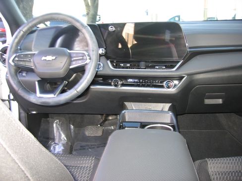 Used 2025 Chevrolet Equinox LT image 8