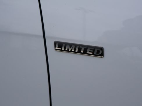Used 2022 Volkswagen Passat Limited Edition image 11