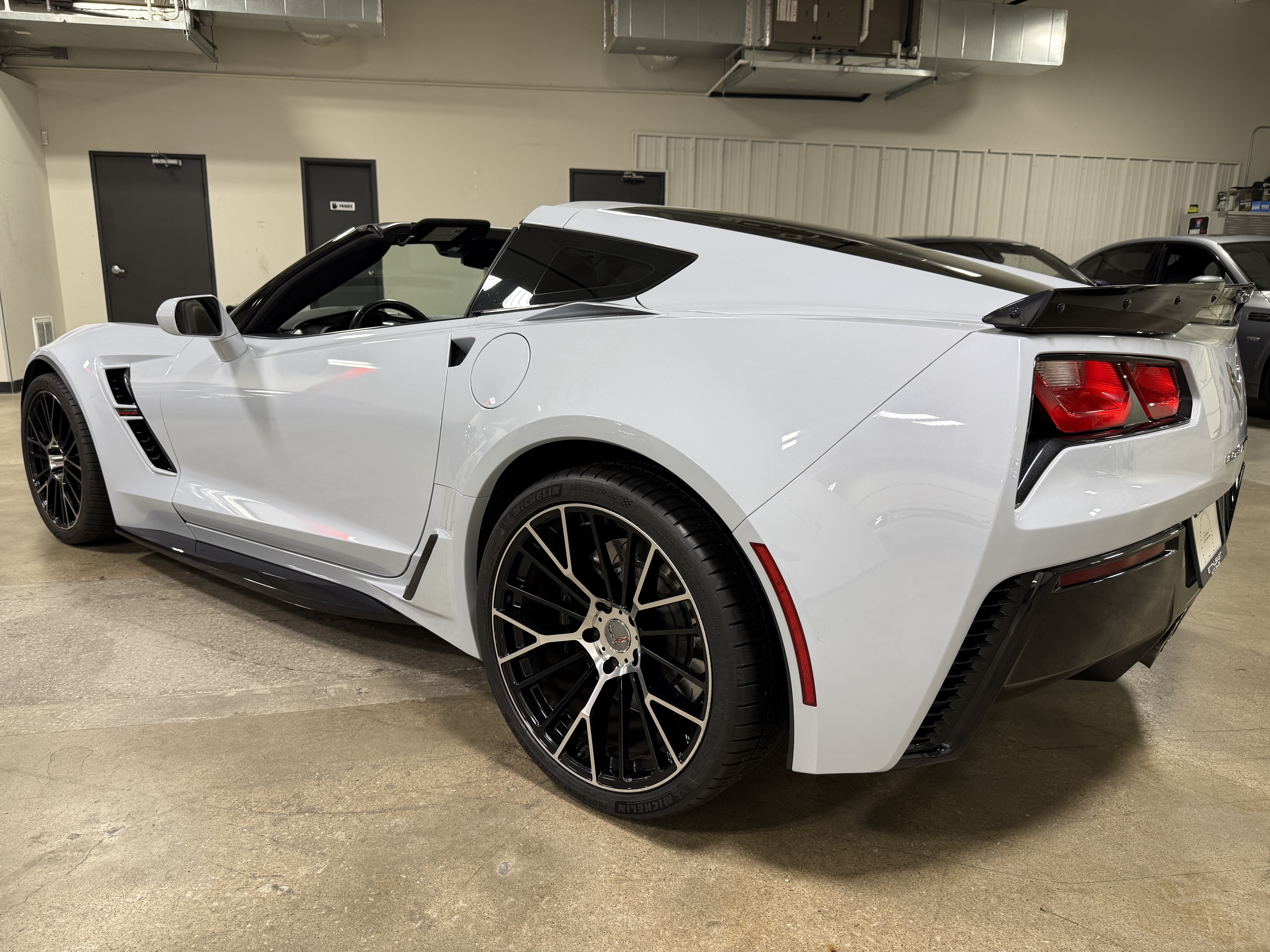 Used 2019 Chevrolet Corvette Grand Sport Coupe w/ 2LT RWD image 8