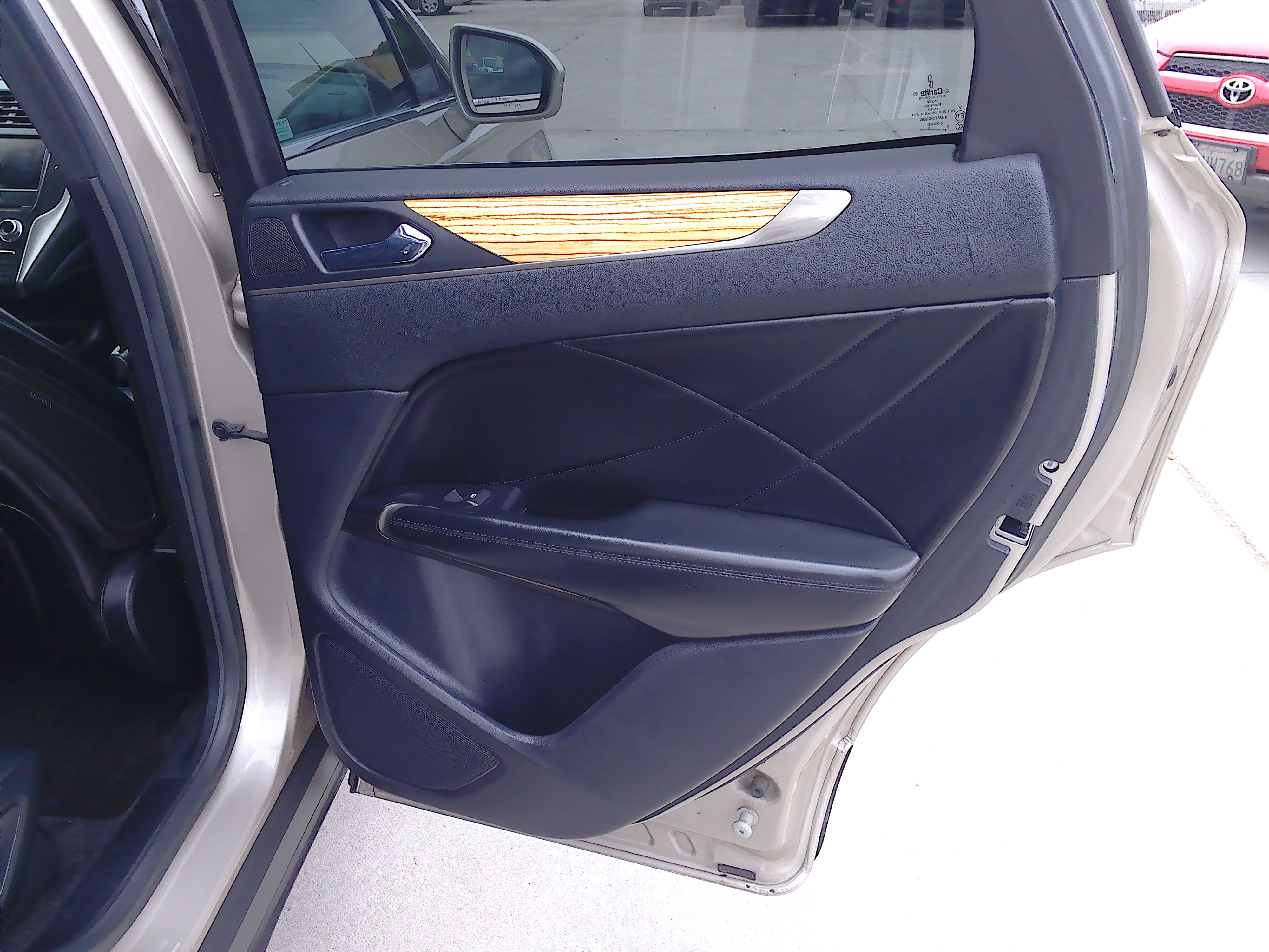 Used 2015 Lincoln MKC FWD image 12