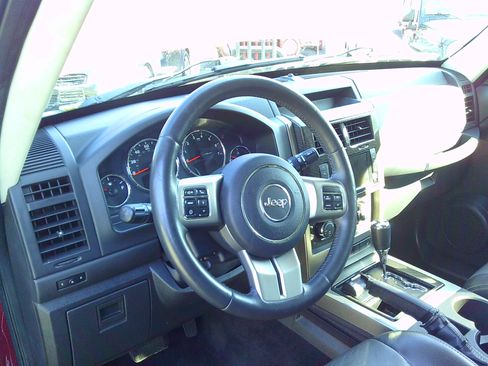 Used 2012 Jeep Liberty 4WD Limited Jet image 10