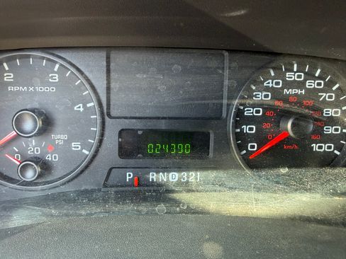 Used 2005 Ford F550 image 10