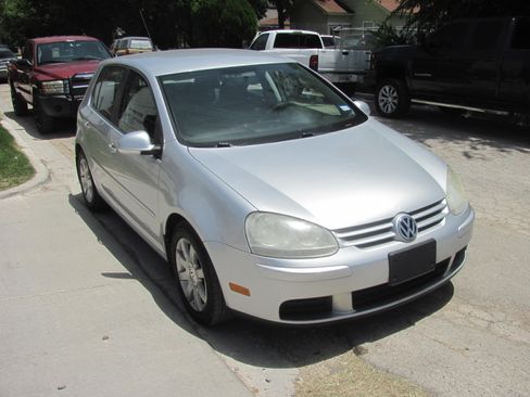 Used 2009 Volkswagen Rabbit 4-Door FWD image 2