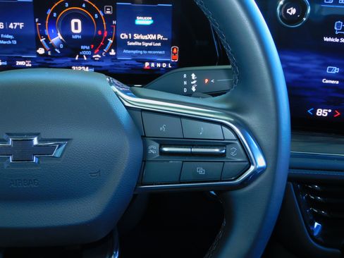 Used 2025 Chevrolet Suburban Z71 image 20