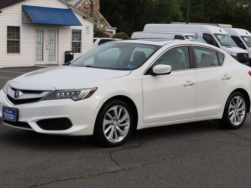 Used 2018 Acura ILX FWD image 3