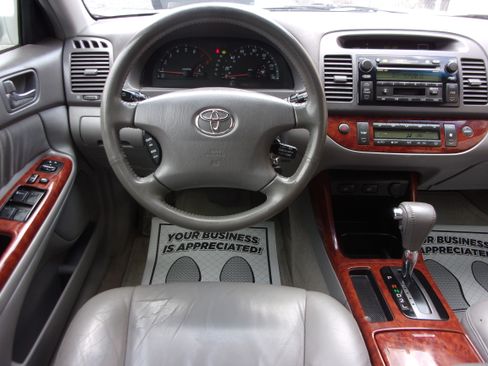 Used 2004 Toyota Camry XLE FWD image 7