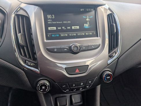 Used 2017 Chevrolet Cruze LT image 11