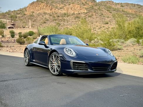 Used 2019 Porsche 911 Targa 4S image 8