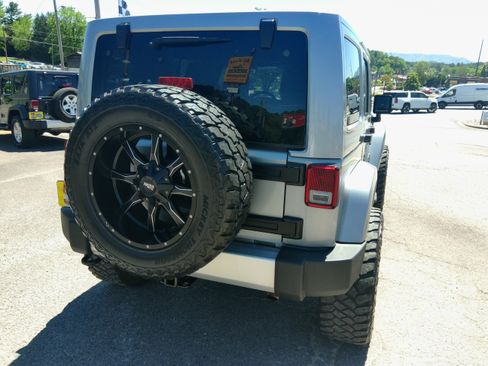 Used 2015 Jeep Wrangler 4WD Unlimited Sahara image 14