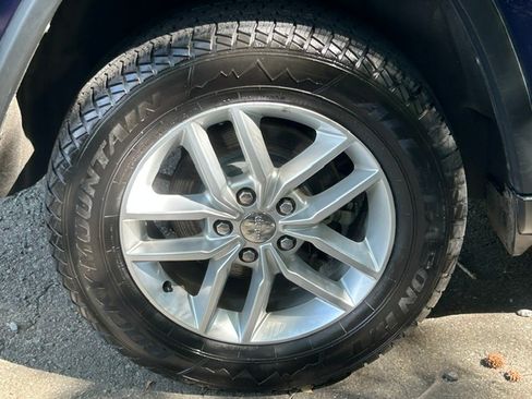 Used 2017 Jeep Grand Cherokee 2WD Laredo image 28