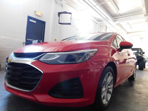 Used 2019 Chevrolet Cruze LT image 8