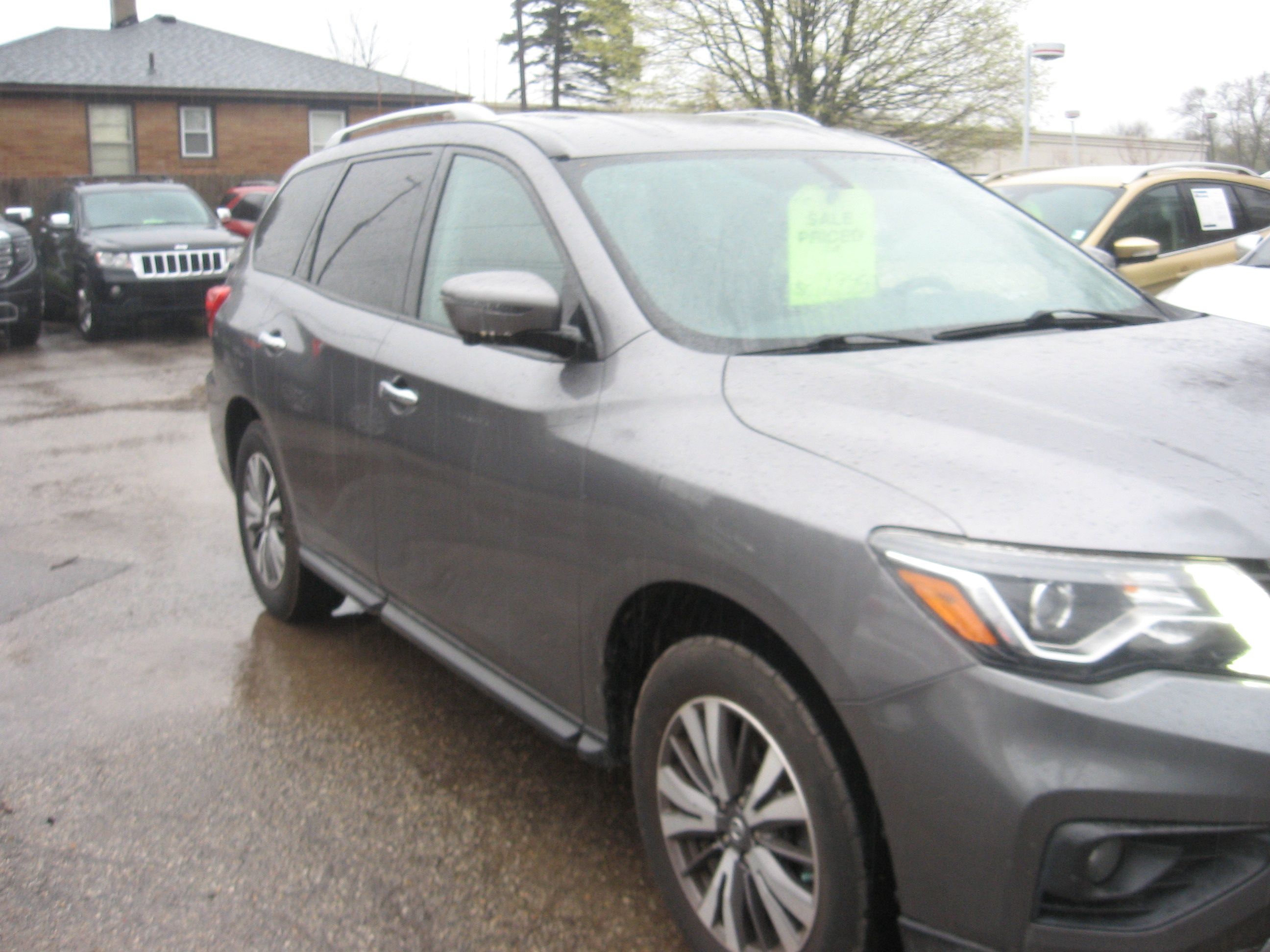 Used 2017 Nissan Pathfinder Platinum AWD/4WD image 3