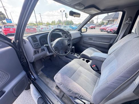 Used 2000 Nissan Frontier image 16