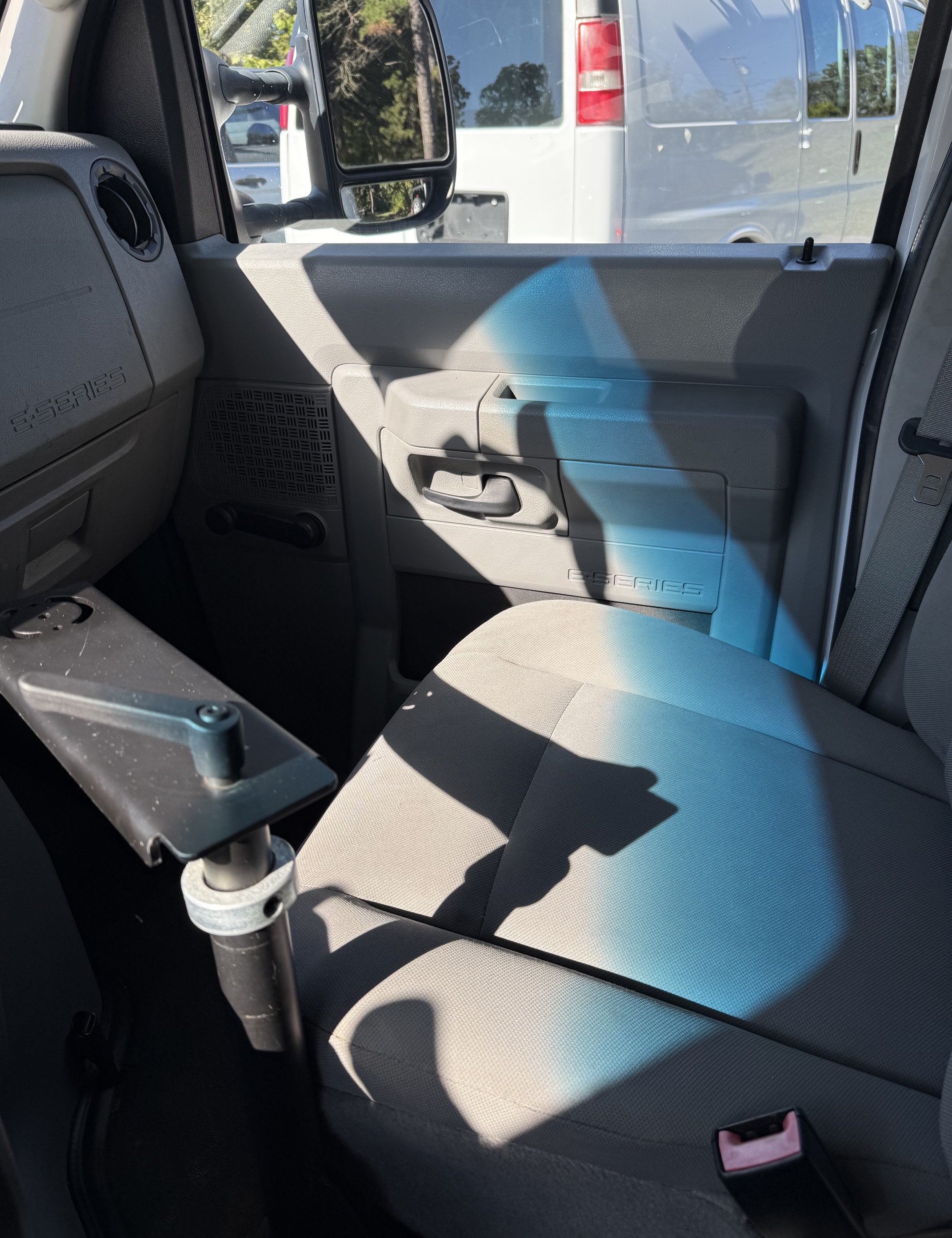Used 2012 Ford E-150 and Econoline 150 XL RWD image 10