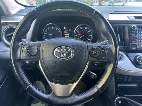 Used 2016 Toyota RAV4 Limited image 11