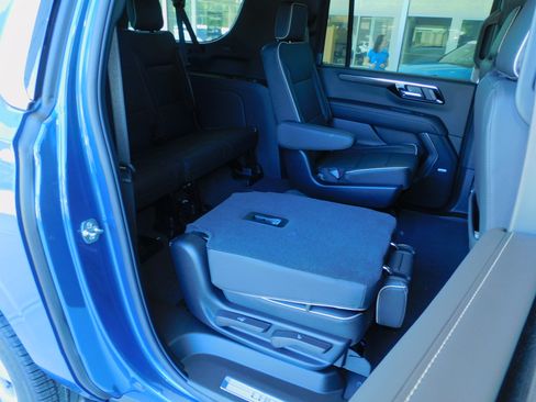 New 2026 Chevrolet Suburban Premier image 32