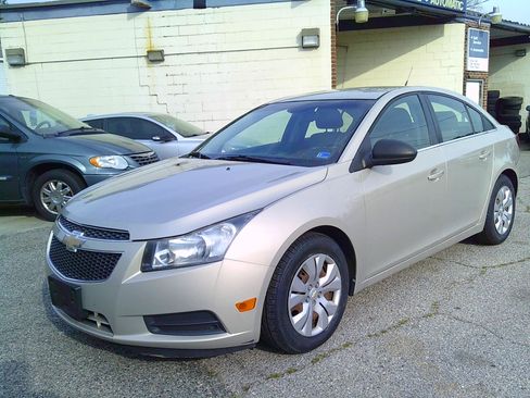 Used 2012 Chevrolet Cruze LS image 1