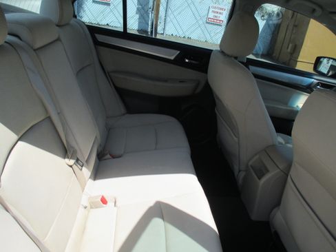 Used 2016 Subaru Legacy 2.5i Premium AWD/4WD image 12
