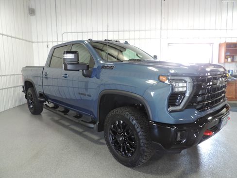 Used 2025 Chevrolet Silverado 3500 4x4 Crew Cab LTZ image 10