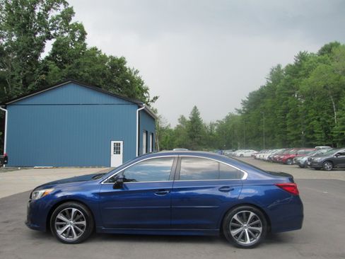 Used 2017 Subaru Legacy 3.6R Limited AWD/4WD image 3