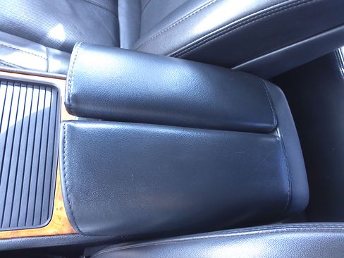 Used 2013 Lincoln MKS image 21
