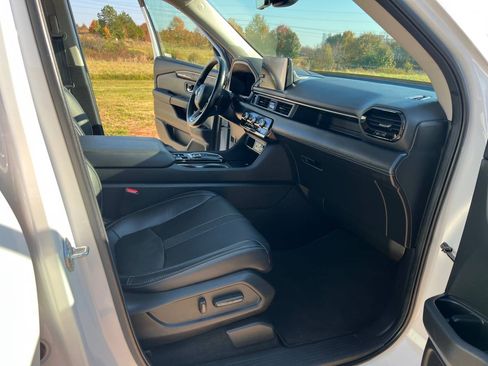 Used 2023 Honda Pilot Touring image 14