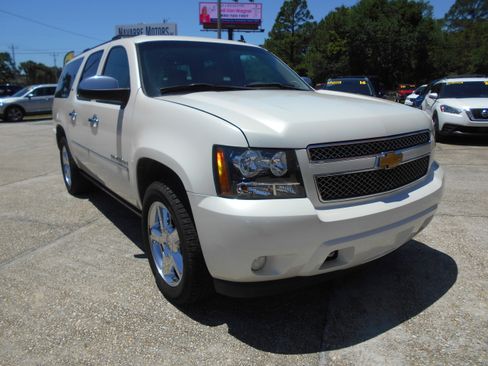 Used 2011 Chevrolet Suburban 4WD LTZ image 3