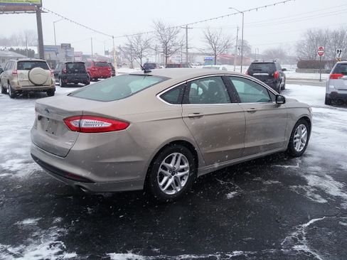 Used 2015 Ford Fusion SE image 9