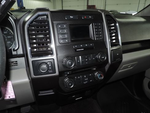 Used 2018 Ford F150 XLT image 42