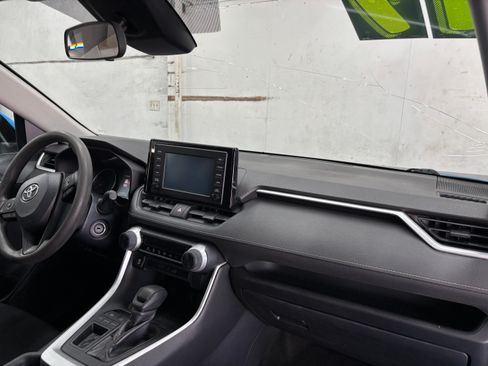 Used 2019 Toyota RAV4 LE image 15