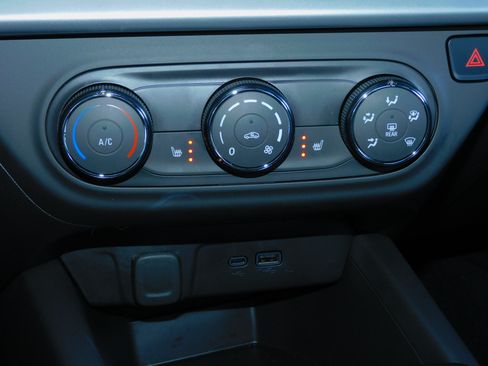 Used 2024 Chevrolet Trax RS image 28