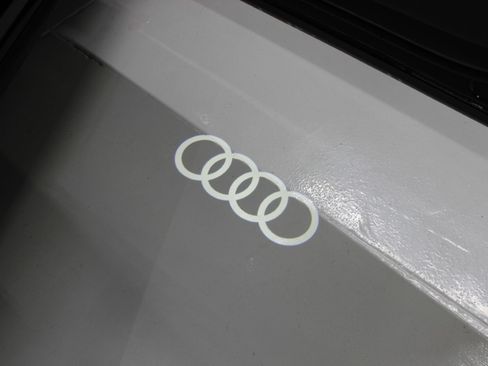 Used 2025 Audi Q6 e-tron Premium image 39