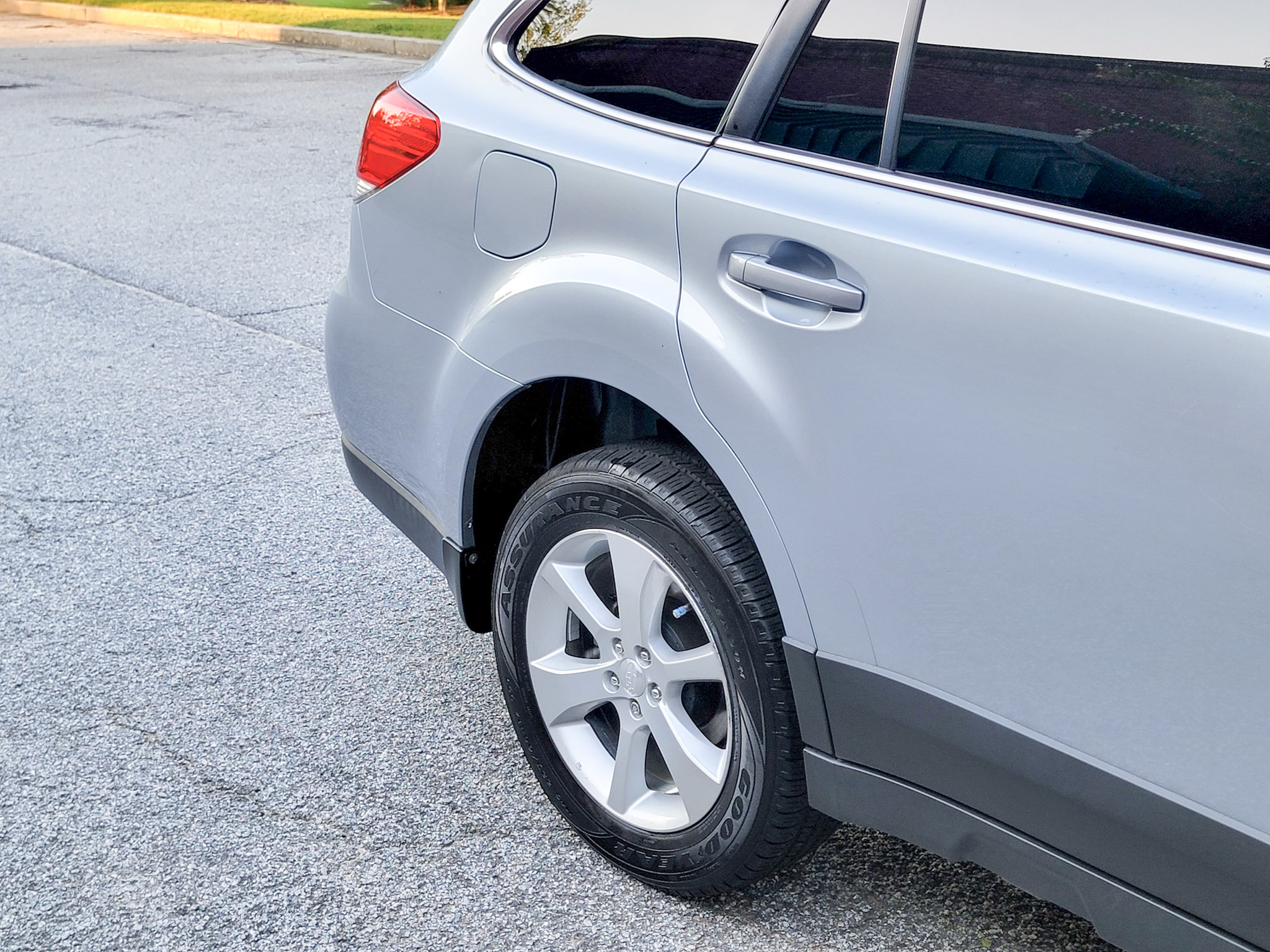 Used 2013 Subaru Outback 2.5i Limited AWD/4WD image 28