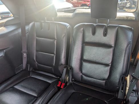 Used 2019 Ford Explorer XLT FWD image 9
