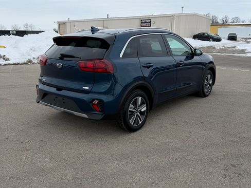 Used 2020 Kia Niro EX image 3