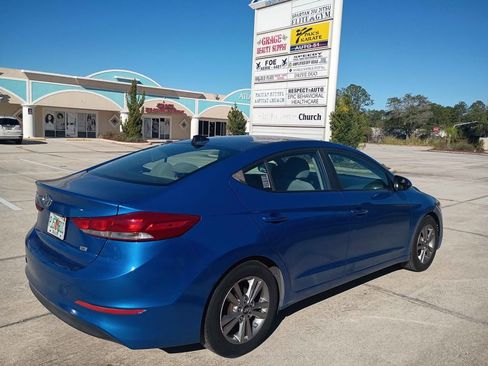 Used 2017 Hyundai Elantra SE image 18
