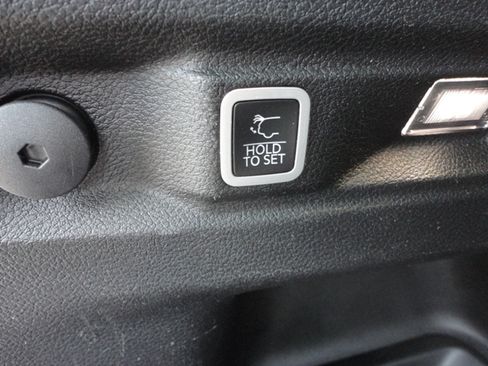 Used 2022 Jeep Grand Cherokee L 4WD Limited image 22