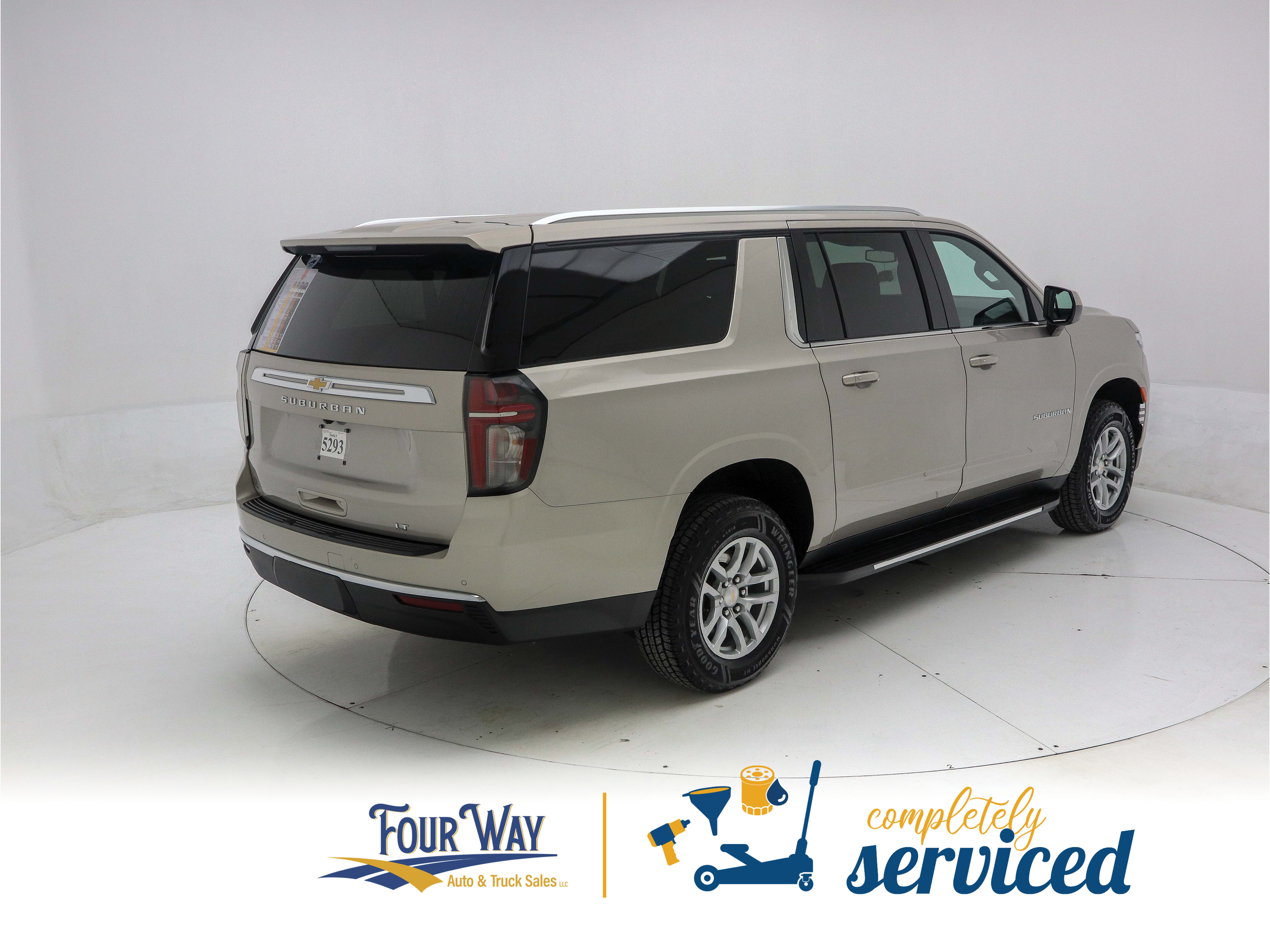 Used 2024 Chevrolet Suburban 4WD LT image 4