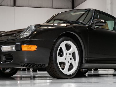 Used 1998 Porsche 911 Carrera S Coupe RWD image 31